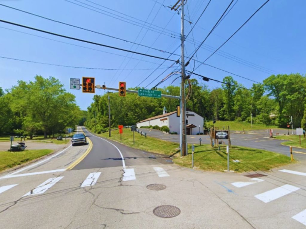 177 Lakeside Dr, Gibsonia, PA